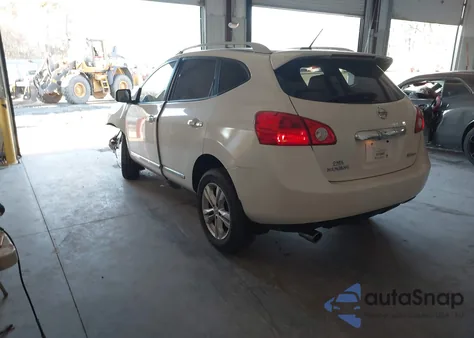 2013 Nissan Rogue S z USA, uszkodzony, nr VIN JN8AS5MV8DW631314